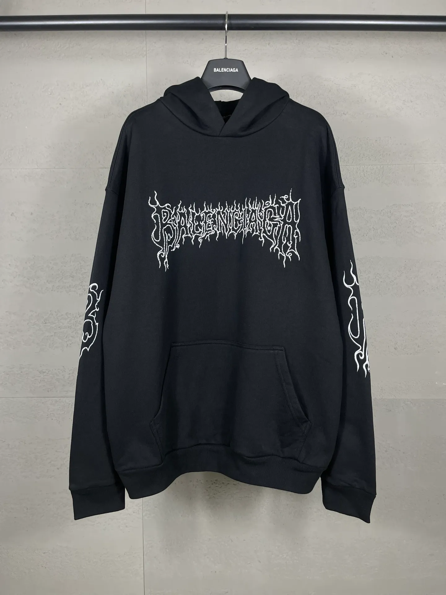 【 . Quality】BALENCI*GA/ .2024New Arrival LOGO T 。 . Authentic ， ！ ZP 。 460 ， . ， ，。 。Classic LOGO ， ， 。 . ， ， OS . Same Style ：BL 238923 ：Black Size：XS S M L